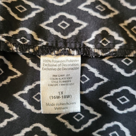 ✨️$3 or 2 for $5✨️Terra & Sky sleeveless top - Picture 3 of 8